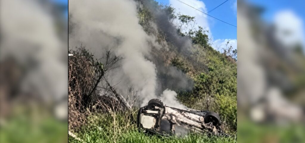 acidente-na-br-324-deixa-duas-pessoas-mortas-e-carro-carbonizado-em-simoes-filho