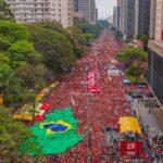 Revelando: coletivo de personalidades publica reportagens sobre histórias incômodas à extrema-direita no país