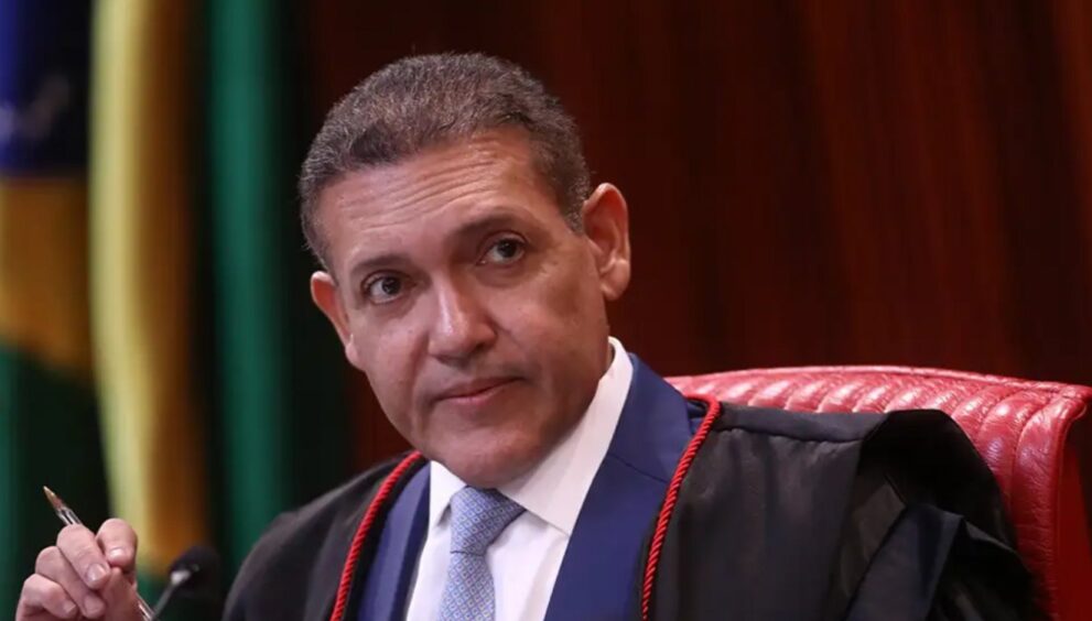 em-nova-decisao-a-favor-de-flavio-bolsonaro,-nunes-marques-censura-jornal-de-petroleiros