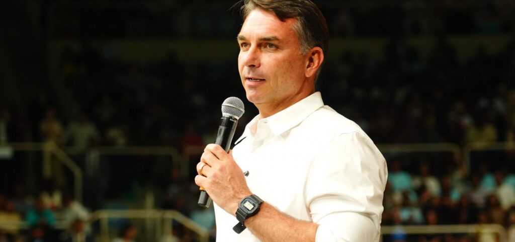 propaganda-de-flavio-bolsonaro-vai-ao-ar-sem-audio-na-tv-aberta