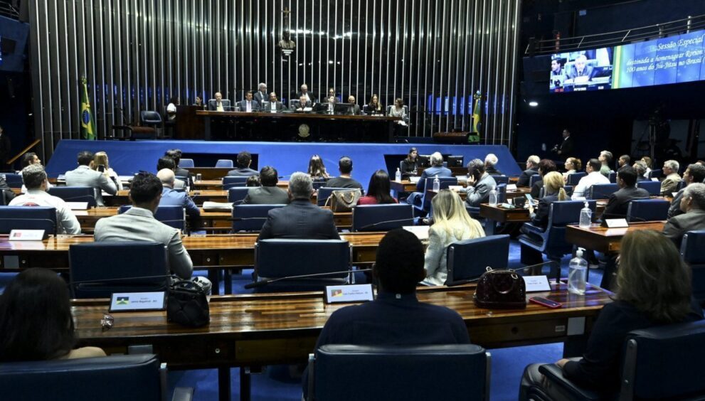 senado-vota-pec-que-acaba-com-escala-6×1-na-quarta-feira
