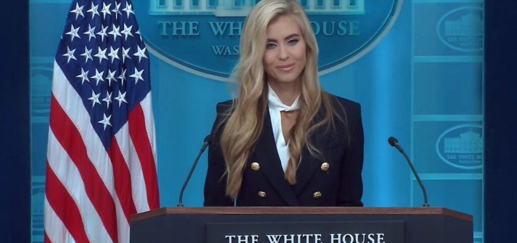 em-primeira-coletiva,-nova-porta-voz-da-casa-branca-confunde-trump-com-o-marido