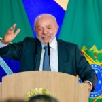 Estudantes se reúnem na Estação da Lapa em apoio a Lula