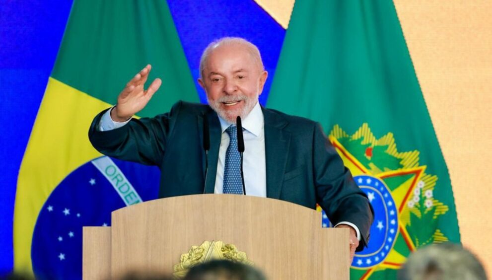 lula-diz-que-pressao-popular-levou-flavio-bolsonaro-a-apoiar-fim-da-escala-6×1