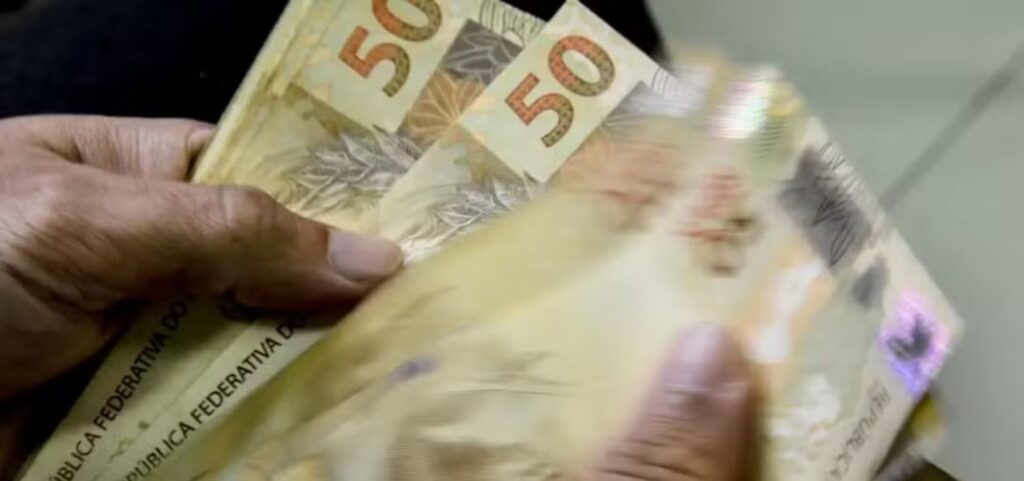 brasileiros-ainda-tem-r$-5,79-bilhoes-esquecidos-em-bancos,-informa-bc;-saiba-como-resgatar