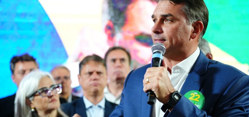 apos-lula-confirmar-presenca,-flavio-bolsonaro-anuncia-que-ira-a-debate-da-band