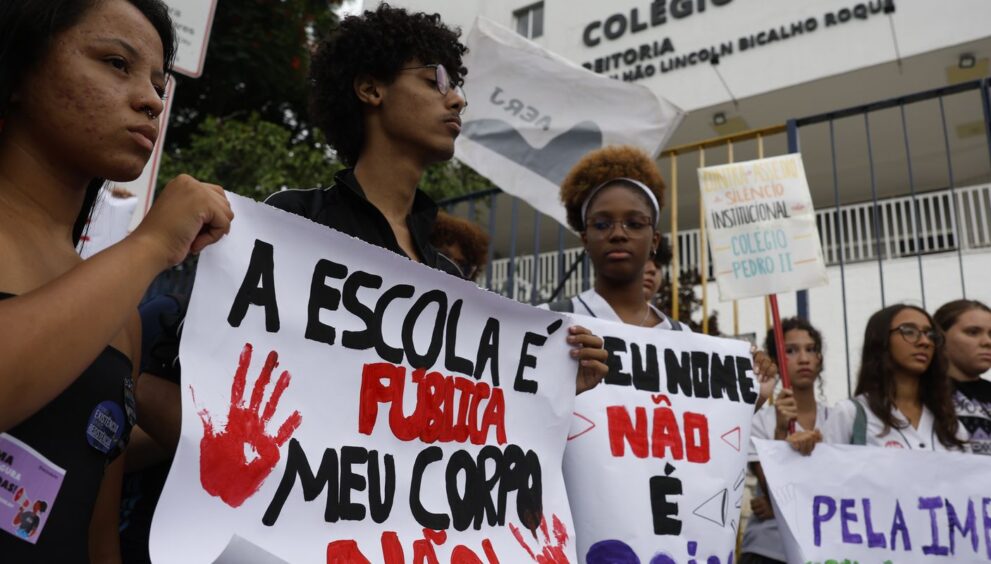 quatro-homens-sao-condenados-por-estupro-coletivo-contra-menor-no-rio