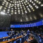Volume de serviços recua 0,1% em agosto