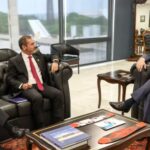 Flávio Bolsonaro constava como usuário master de conta de empresa ligada a jatinho usado por Vorcaro