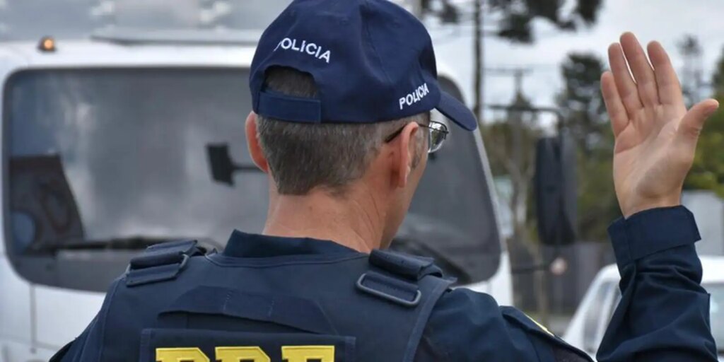 prf-apreende-r$-870-mil-em-carro-em-perdoes,-em-minas