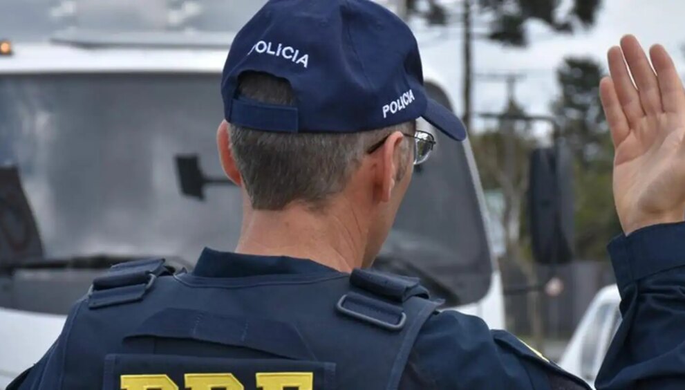 prf-apreende-r$-870-mil-em-carro-em-perdoes,-em-minas