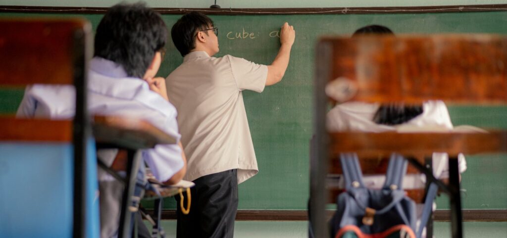 15-de-outubro:-dia-do-professor-reforca-importancia-da-educacao-e-valorizacao-da-categoria