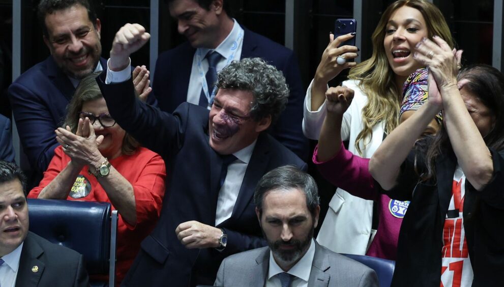 senado-aprova-fim-da-escala-6×1-e-pec-vai-a-promulgacao