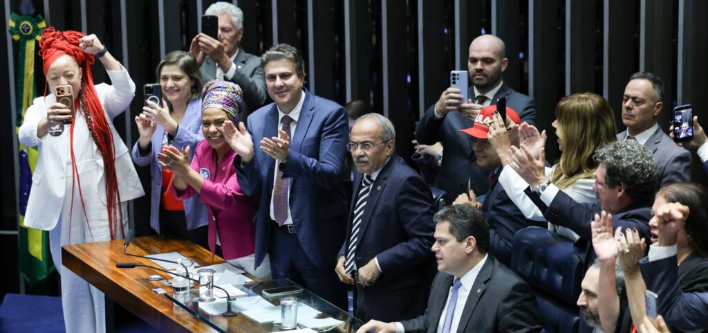 senado-aprova-fim-da-escala-6×1-e-reducao-da-jornada-de-trabalho-para-40-horas-semanais