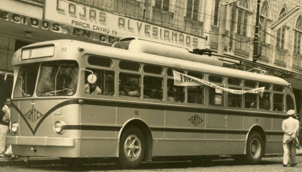 em-nova-cronica,-mk-lembra-o-tempo-em-que-o-transporte-publico-em-salvador-era-movido-a-onibus-eletricos