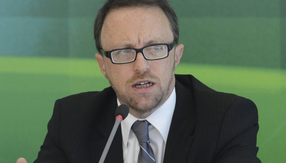 avanco-da-pec-que-poe-fim-a-escala-6×1-pegou-flavio-bolsonaro-de-surpresa,-aponta-thomas-traumann