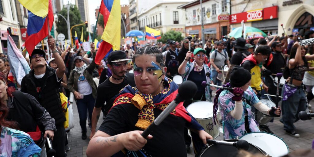 colombia:-milhares-protestam-apos-decreto-endurecer-regras-contra-atos