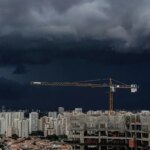 Telhado de escola desaba e mata 32 alunos e a professora no Paquistão