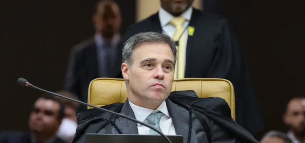 mendonca-interrompe-julgamento-sobre-“tesouraco”-de-flavio-apos-maioria-votar-a-favor-de-lula
