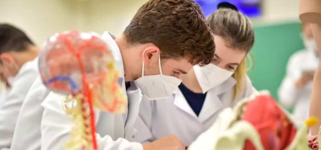congresso-aprova-“oab-da-medicina”-com-tres-etapas-de-avaliacao-durante-a-graduacao