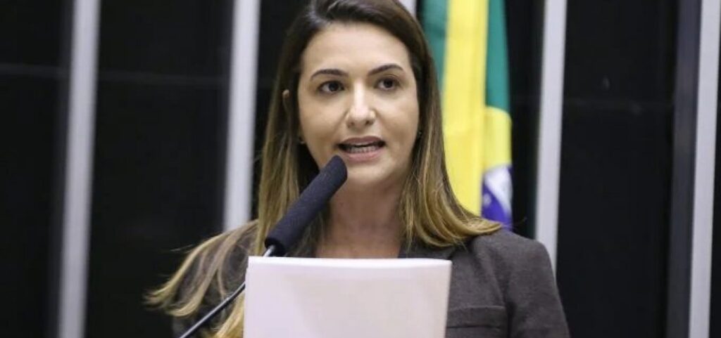 deputada-roberta-roma-volta-a-ser-internada-apos-sentir-dores-no-peito-em-salvador