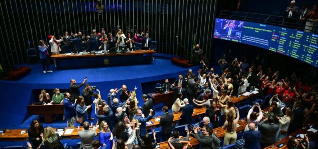 congresso-promulga-fim-da-escala-6×1-e-preve-reducao-gradual-da-jornada-para-40-horas