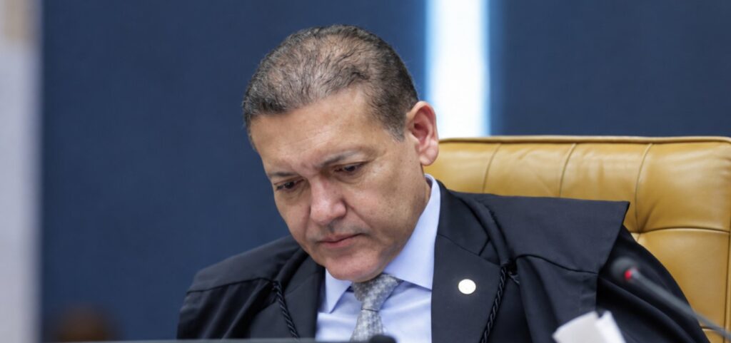 kassio-nunes-e-a-ligacao-com-vorcaro,-favorecimentos-e-festinha-de-luxo-com-cinco-garotas:-o-que-revelam-as-mensagens-da-pf