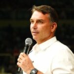 TSE nega pedido de Flávio Bolsonaro para barrar atos da UNE pró-Lula no segundo turno