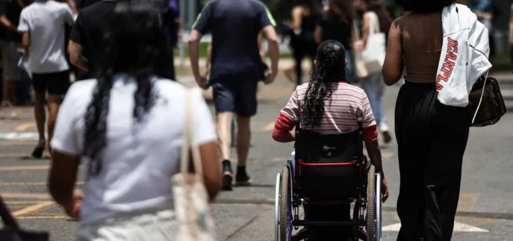 enem-2026:-prazo-para-escolher-idioma-da-prova-termina-neste-domingo