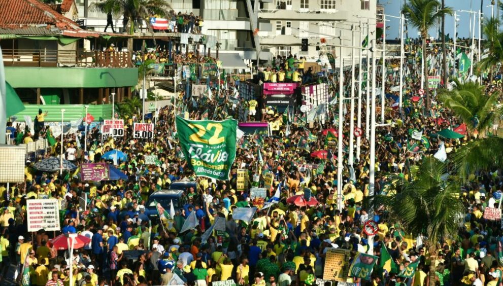 ato-de-flavio-bolsonaro-reune-multidao-no-farol-da-barra,-em-salvador