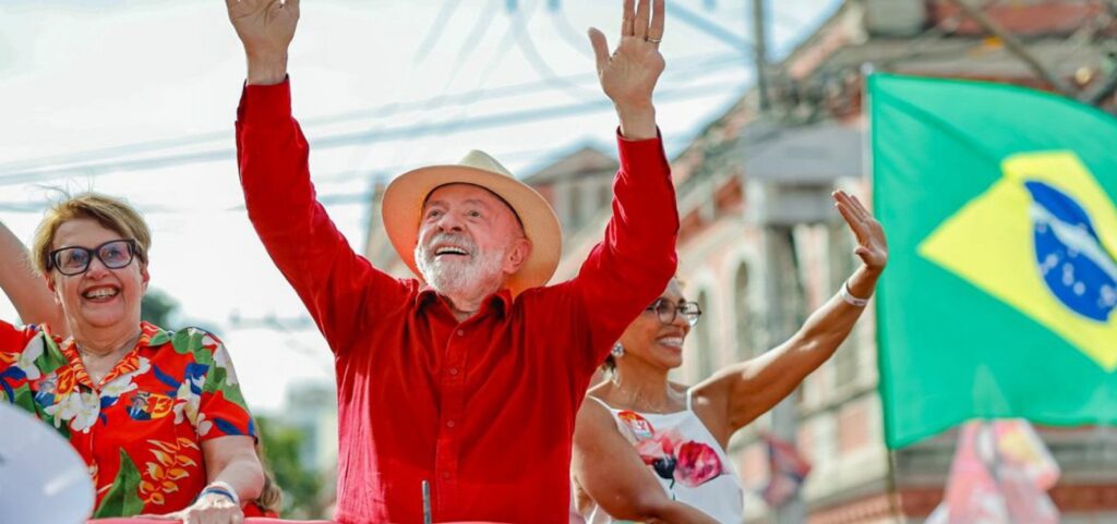 lula-ultrapassa-flavio-bolsonaro-em-popularidade-digital-apos-primeiro-turno
