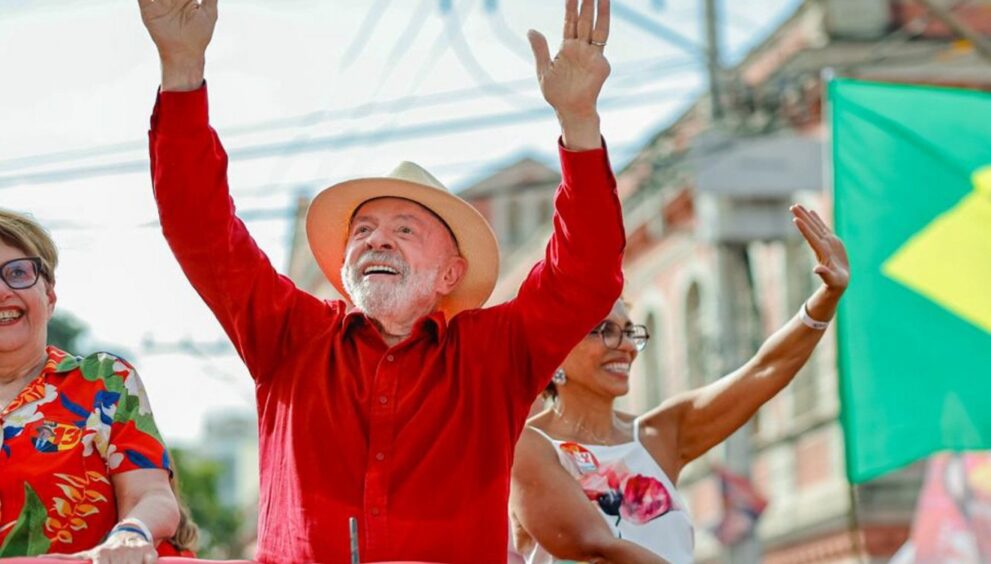 lula-ultrapassa-flavio-bolsonaro-em-popularidade-digital-apos-primeiro-turno