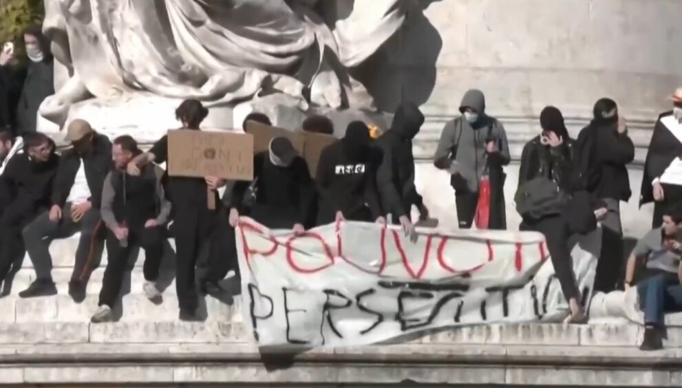 protestos-na-franca-deixam-um-morto,-mais-de-500-policiais-feridos-e-quase-1.800-detidos