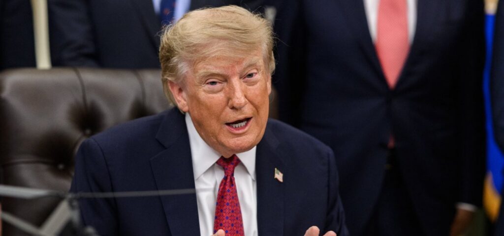 trump-culpa-imigracao-por-protestos-na-franca-e-pede-fechamento-das-fronteiras