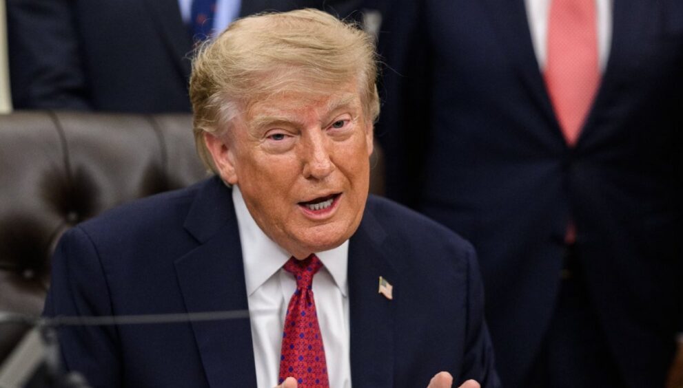 trump-culpa-imigracao-por-protestos-na-franca-e-pede-fechamento-das-fronteiras