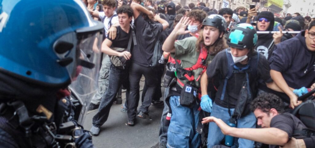 italia-adota-decreto-de-emergencia-apos-protestos-violentos-em-milao