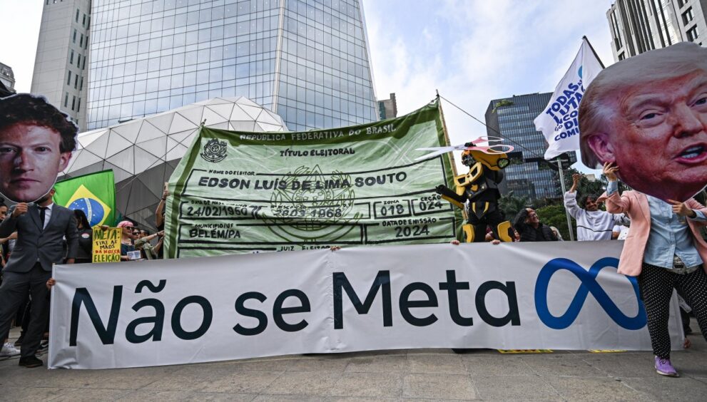 manifestantes-cobram-meta-por-supostas-restricoes-politicas-as-vesperas-da-eleicao