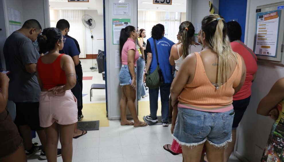 moradores-da-mare-relatam-dificuldades-para-votar-no-primeiro-turno
