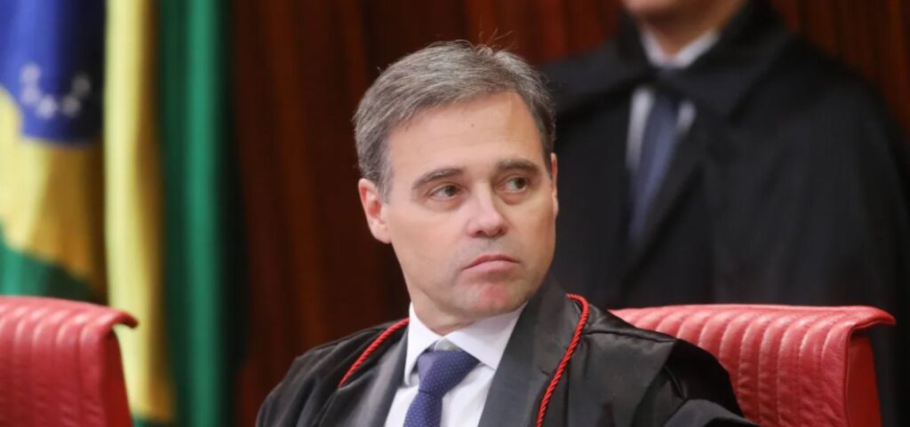 mendonca-autoriza-lula-e-flavio-a-divulgar-proprios-sigilos