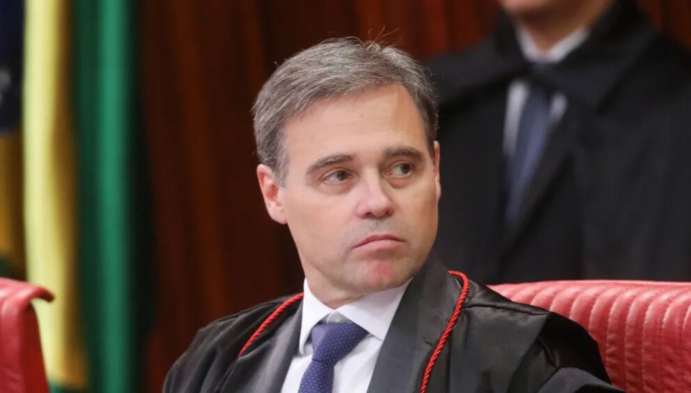 mendonca-autoriza-lula-e-flavio-a-divulgar-proprios-sigilos