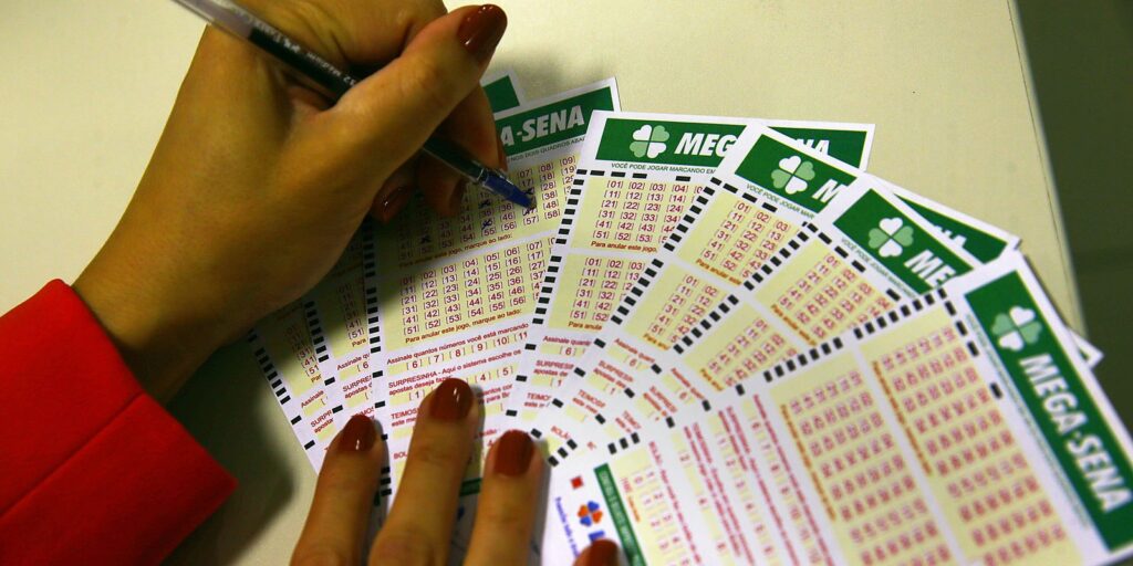 mega-sena-volta-a-acumular,-e-premio-pode-chegar-a-r$-230-milhoes