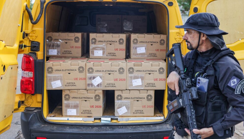 eleicoes:-25-mil-militares-atuarao-no-apoio-ao-segundo-turno