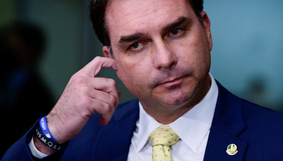 onu-vai-julgar-ligacoes-de-flavio-bolsonaro-com-milicias-do-rio-de-janeiro,-revela-icl