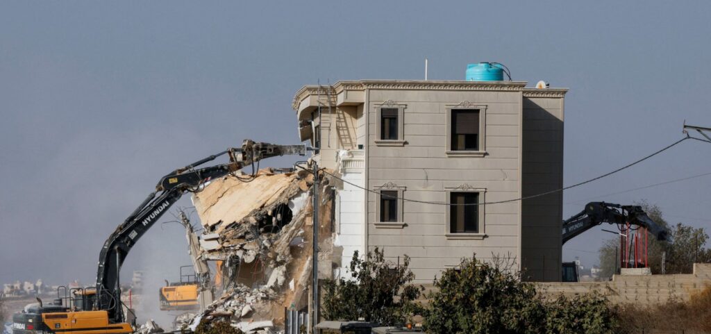 israel-ordena-fechamento-da-cisjordania-e-inicia-demolicao-de-predios-na-regiao