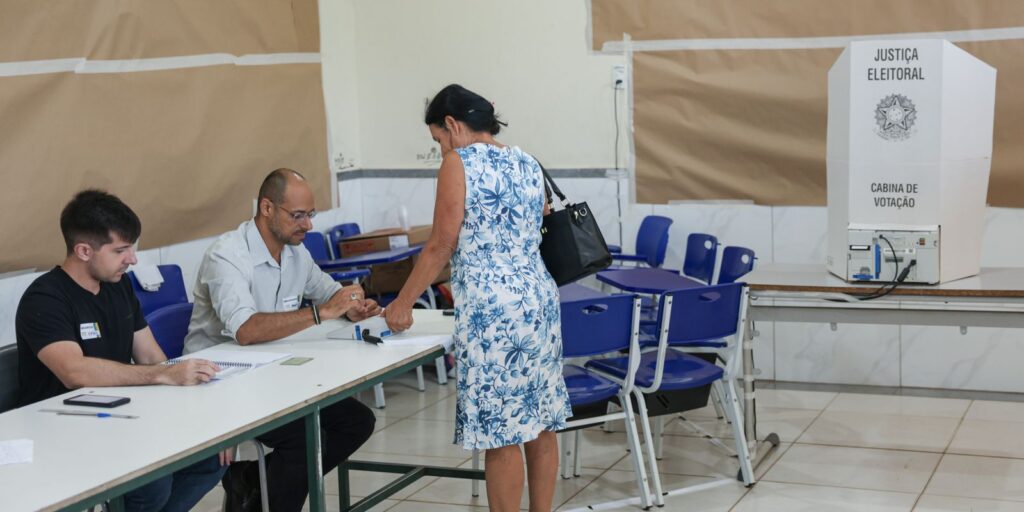 cinco-estados-e-o-df-escolherao-o-governador-neste-domingo-(25)