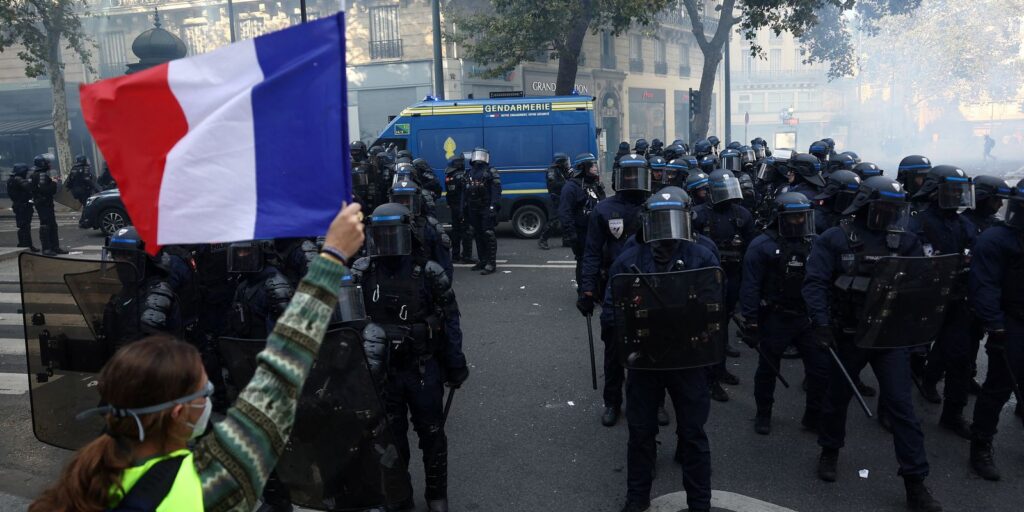 ataque-a-tiros-nos-arredores-de-paris-deixa-um-morto-e-quatro-feridos