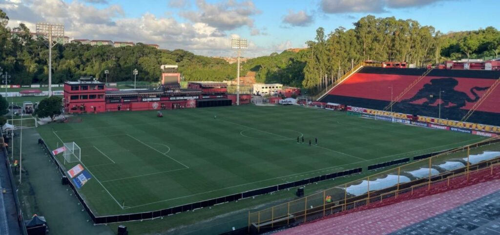 vitoria-x-athletico-pr:-onde-assistir,-provaveis-escalacoes-e-arbitragem