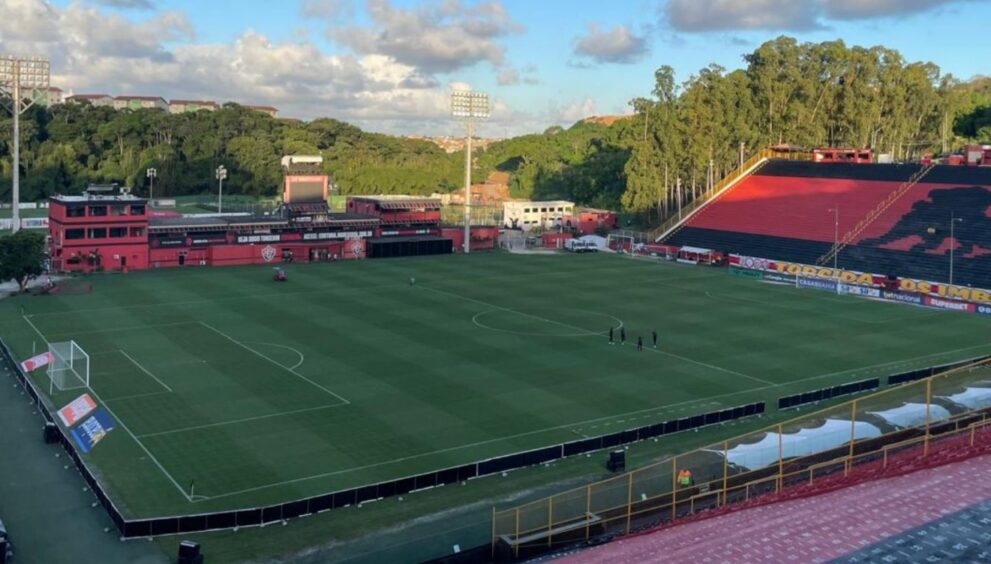 vitoria-x-athletico-pr:-onde-assistir,-provaveis-escalacoes-e-arbitragem