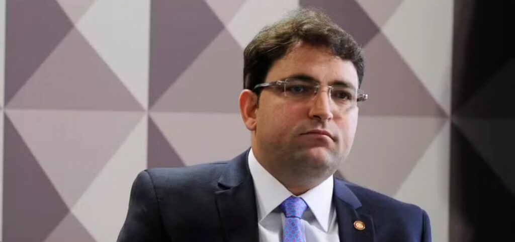 moraes-determina-bloqueio-de-r$-6-bilhoes-de-willer-tomaz,-amigo-de-flavio-bolsonaro