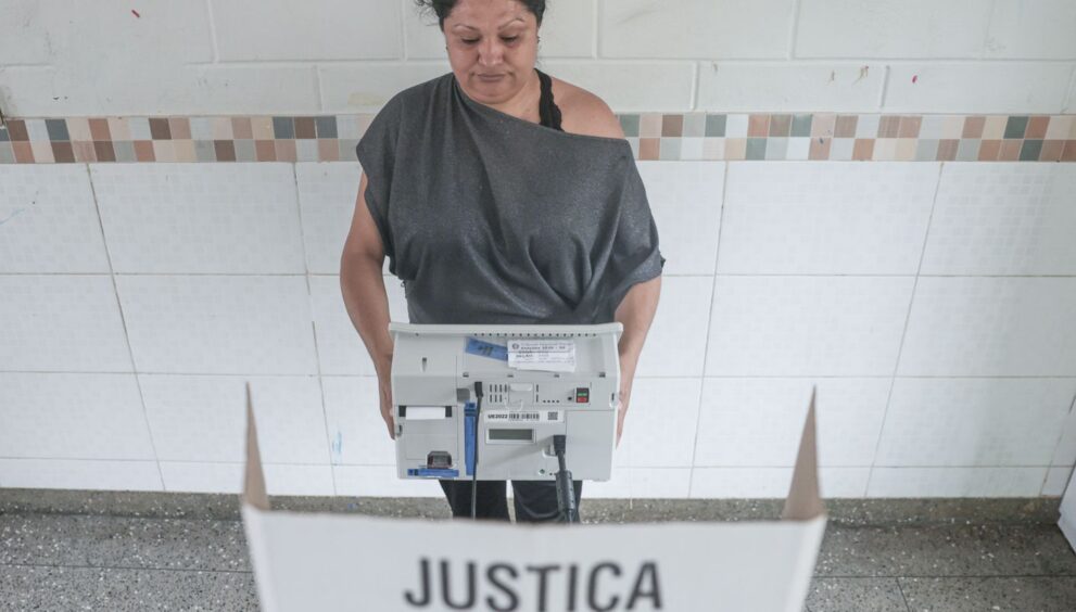 tse-verifica-sistemas-eleitorais-e-emite-zeresima-de-urnas-eletronicas